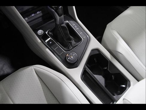 Certified 2023 Volkswagen Tiguan SE w/ Panoramic Sunroof Package image 14