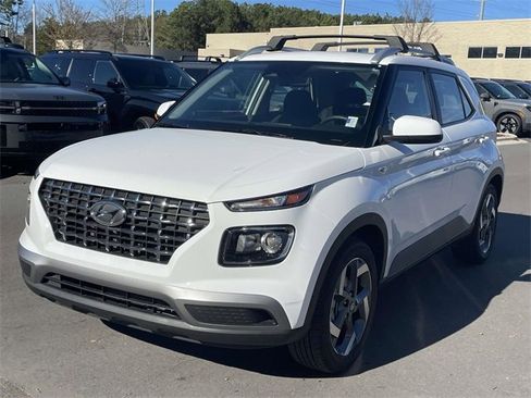 Certified 2025 Hyundai Venue SEL image 3
