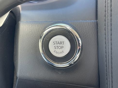 Used 2024 Nissan Armada SV image 25