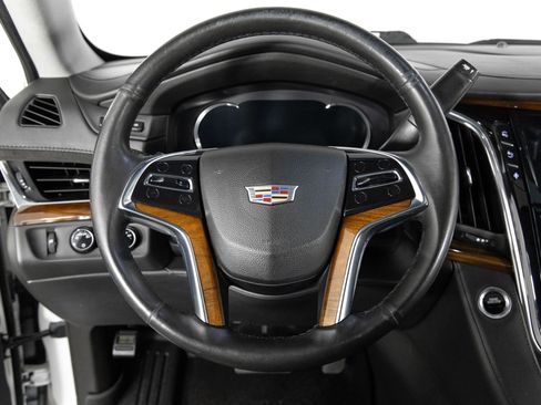 Used 2016 Cadillac Escalade Luxury image 32