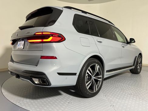 Used 2026 BMW X7 xDrive40i w/ M Sport Package AWD/4WD image 8
