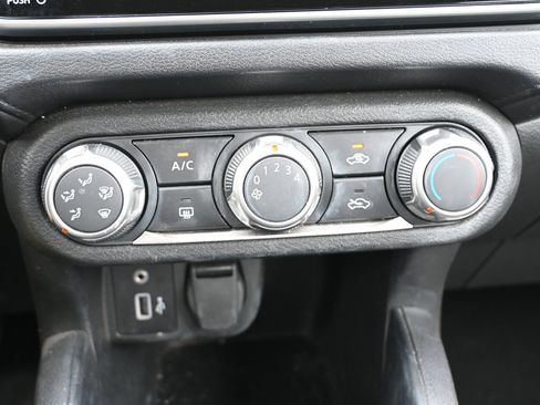 Used 2023 Nissan Versa S FWD image 16