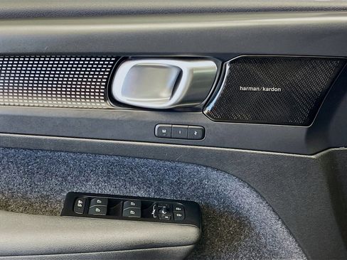 Used 2022 Volvo XC40 P8 Recharge Ultimate image 14