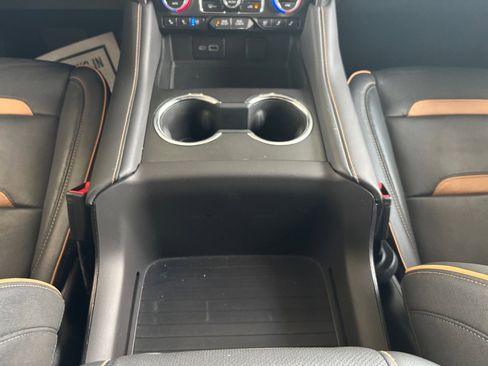 Used 2024 GMC Yukon AT4 w/ Technology Package image 5