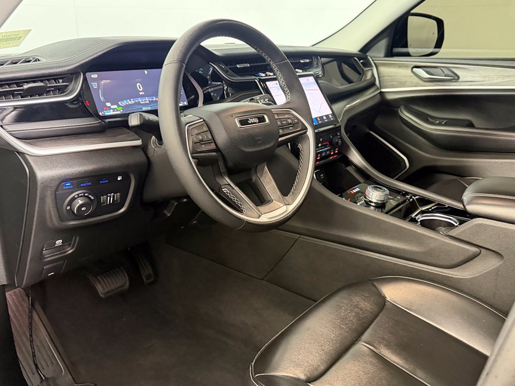 Used 2023 Jeep Grand Cherokee 4WD 4xe image 17