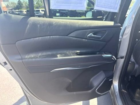 Used 2024 Chevrolet Traverse Z71 w/ Enhanced Driving Package AWD/4WD image 35