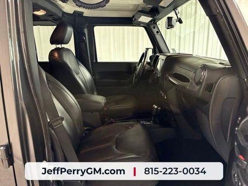 Used 2017 Jeep Wrangler Unlimited Sahara AWD/4WD image 21