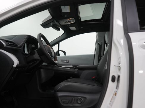 Used 2025 Toyota Sienna XSE AWD/4WD image 24