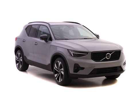 Used 2025 Volvo XC40 B5 Ultra w/ Protection Package Premier image 3