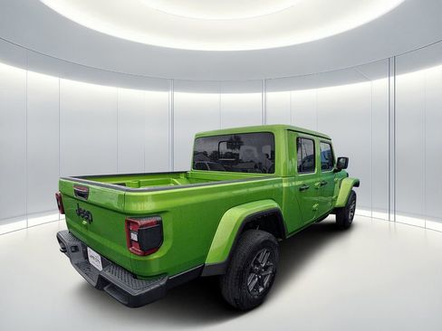 New 2026 Jeep Gladiator Sport AWD/4WD image 5