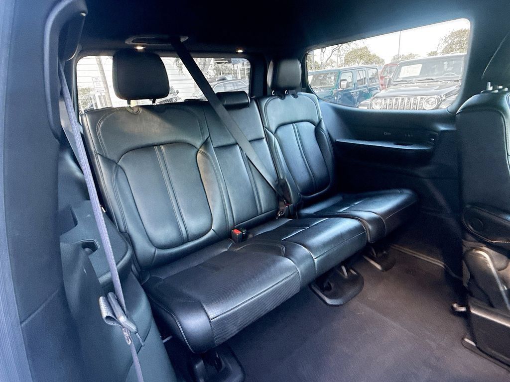 Used 2024 Jeep Wagoneer Series III AWD/4WD image 31