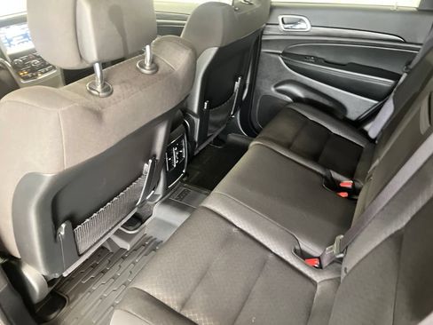 Used 2021 Jeep Grand Cherokee Laredo AWD/4WD image 40