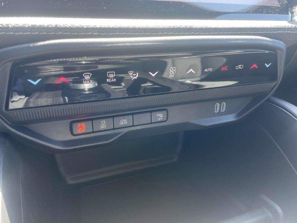 New 2026 Jeep Cherokee Laredo AWD/4WD image 37