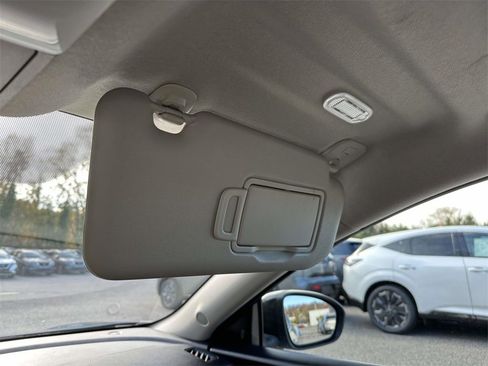 Certified 2025 Nissan Sentra SR w/ SR Premium Package image 31