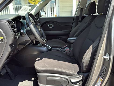 Used 2018 Kia Soul w/ Convenience Package FWD image 26