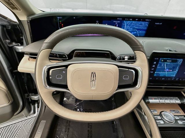 Used 2025 Lincoln Nautilus Reserve w/ Jet Appearance Package AWD/4WD image 11