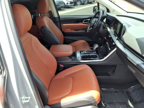 Used 2024 Kia Carnival SX Prestige FWD image 11