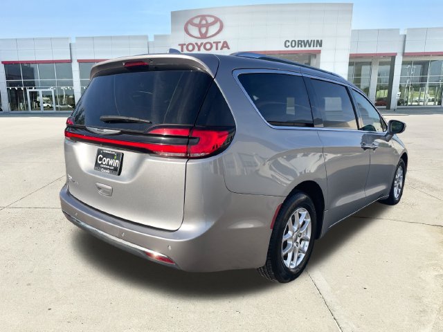 Used 2021 Chrysler Pacifica Touring-L FWD image 5