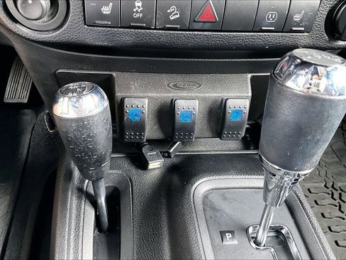 Used 2014 Jeep Wrangler Unlimited Sahara w/ Connectivity Group image 15