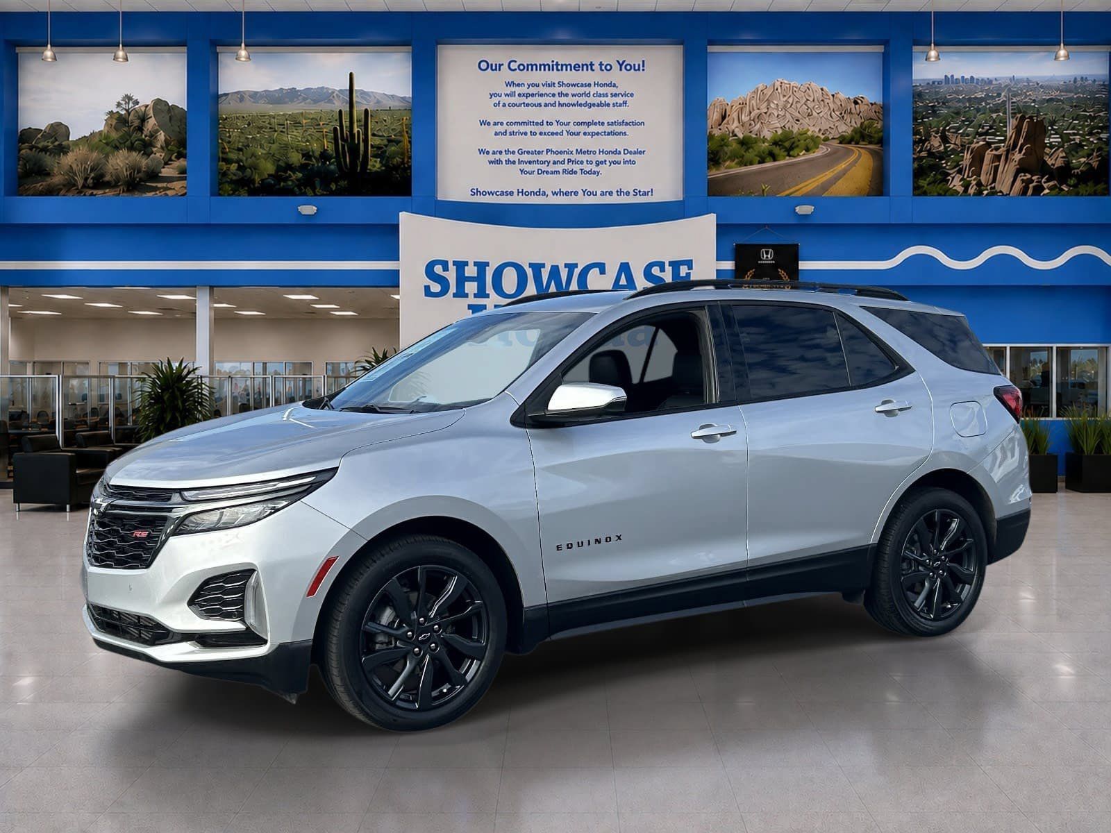 Used 2022 Chevrolet Equinox RS w/ RS Leather Package FWD image 2
