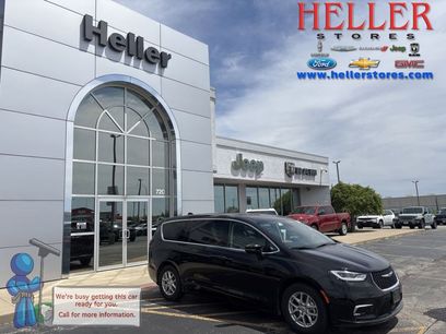 Used 2024 Chrysler Pacifica Touring-L