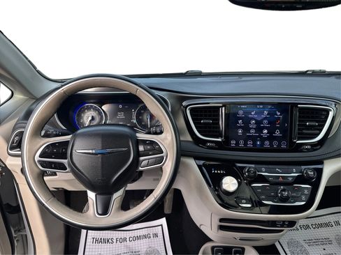 Used 2018 Chrysler Pacifica Limited FWD image 27