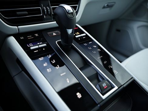 New 2026 Porsche Macan image 44