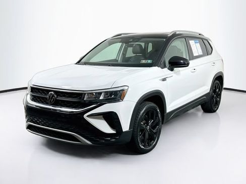 Certified 2024 Volkswagen Taos SE FWD image 3