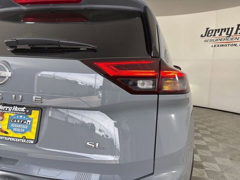 Used 2025 Nissan Rogue SL w/ Tech Package image 33