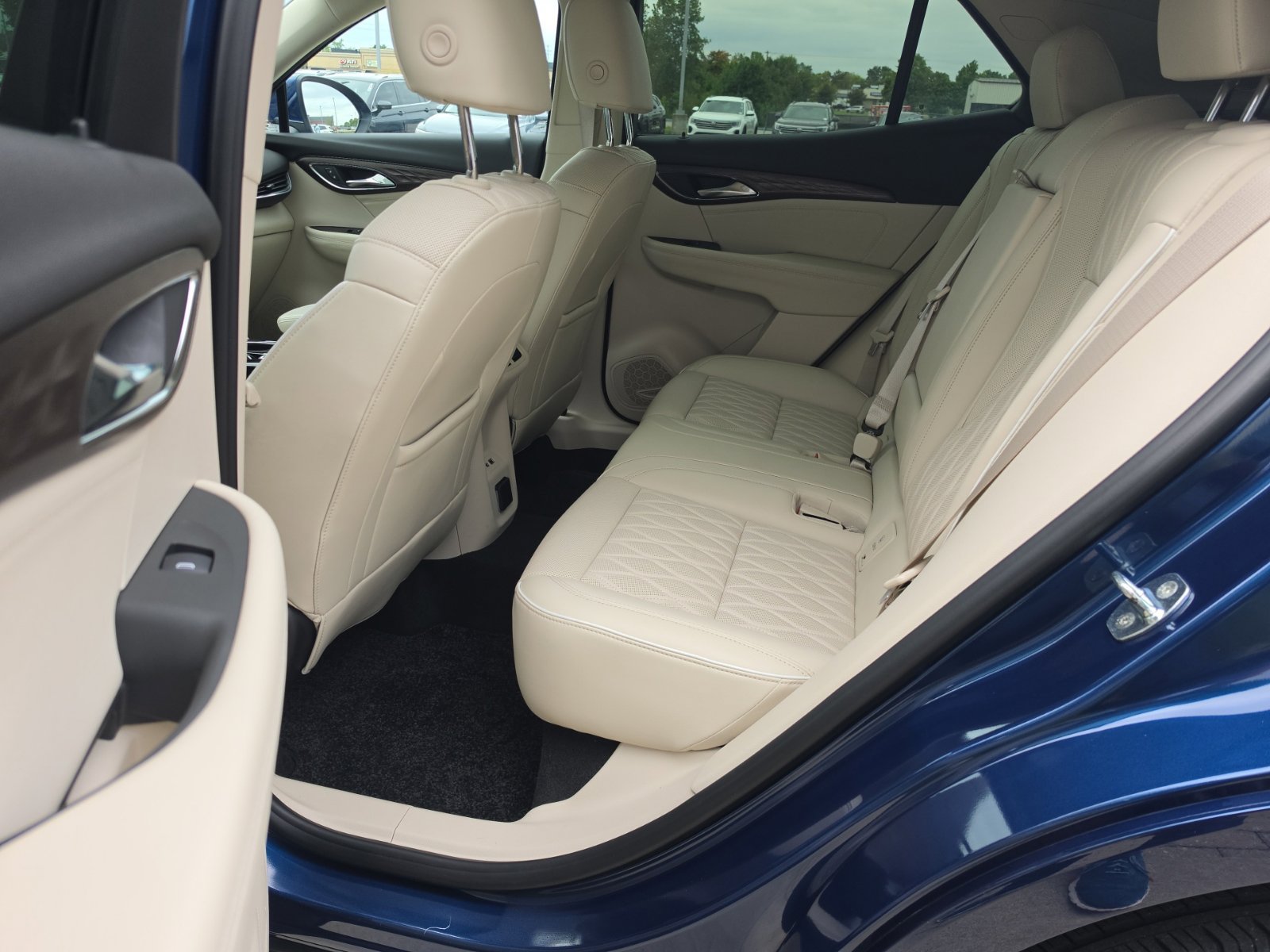 Used 2023 Buick Envision Avenir AWD/4WD image 14