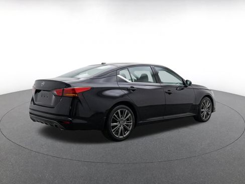 Used 2025 Nissan Altima 2.5 SV FWD image 9