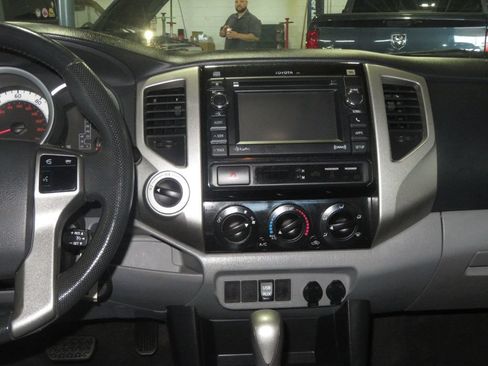Used 2012 Toyota Tacoma 4x4 Double Cab image 39