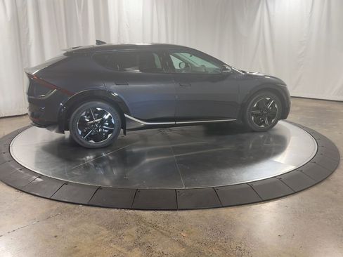 New 2025 Kia EV6 Wind image 2