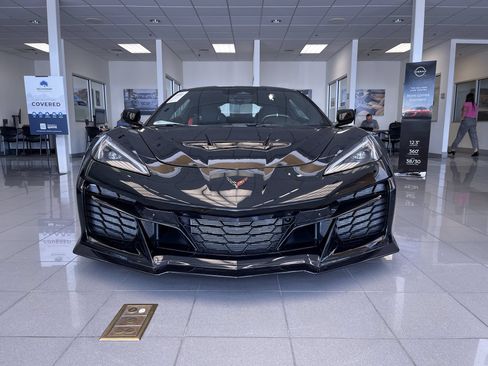 Used 2025 Chevrolet Corvette Z06 RWD image 28