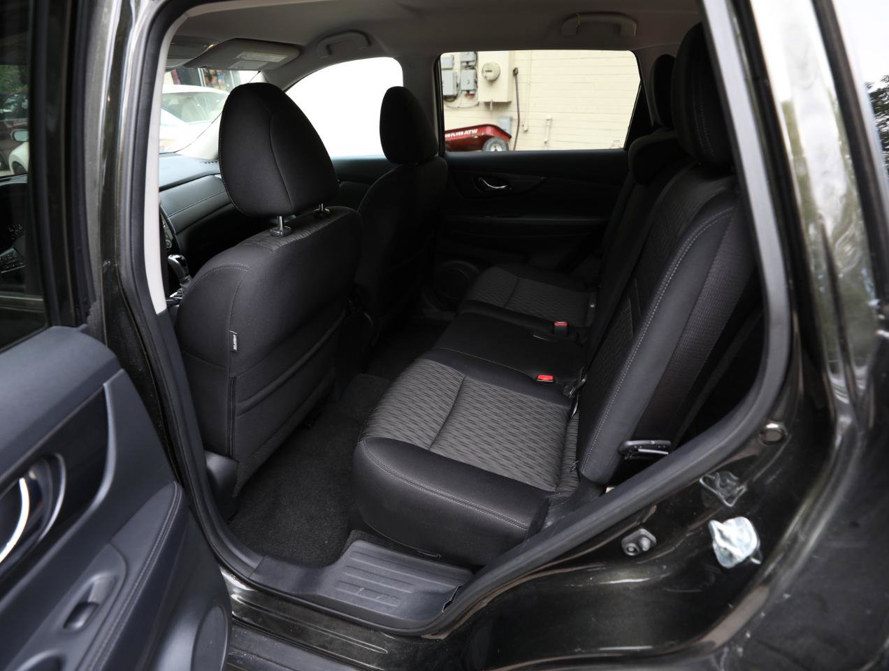 Used 2017 Nissan Rogue SV w/ SV Premium Package AWD/4WD image 15