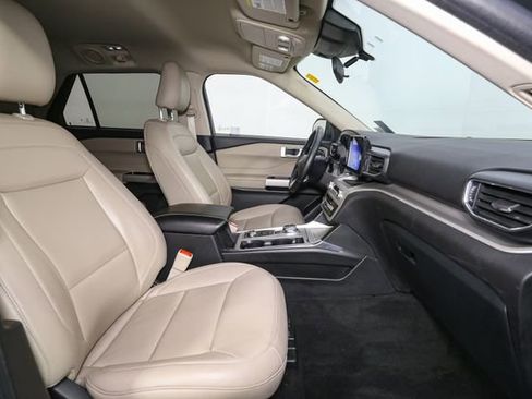 Used 2023 Ford Explorer XLT w/ Equipment Group 202A AWD/4WD image 17