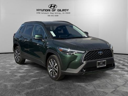 Used 2024 Toyota Corolla Cross XLE image 3