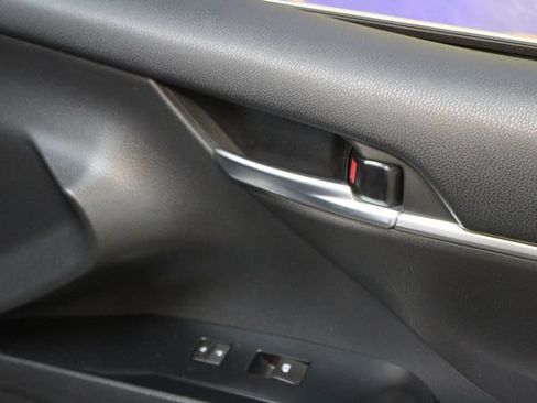 Used 2018 Toyota Camry SE FWD image 9