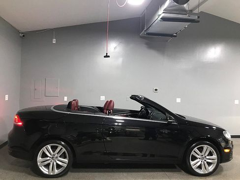 Used 2014 Volkswagen Eos Executive FWD image 3