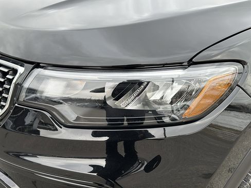 Certified 2024 Jeep Compass Limited image 9