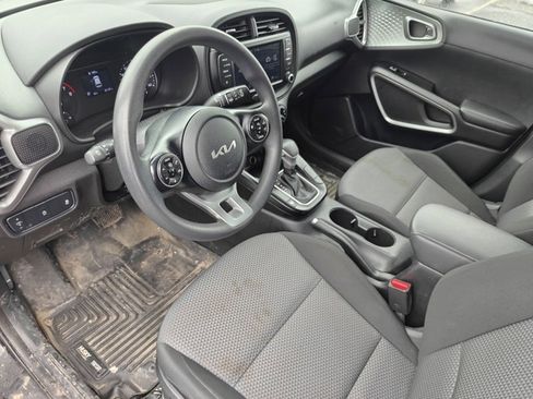 Used 2022 Kia Soul LX image 7