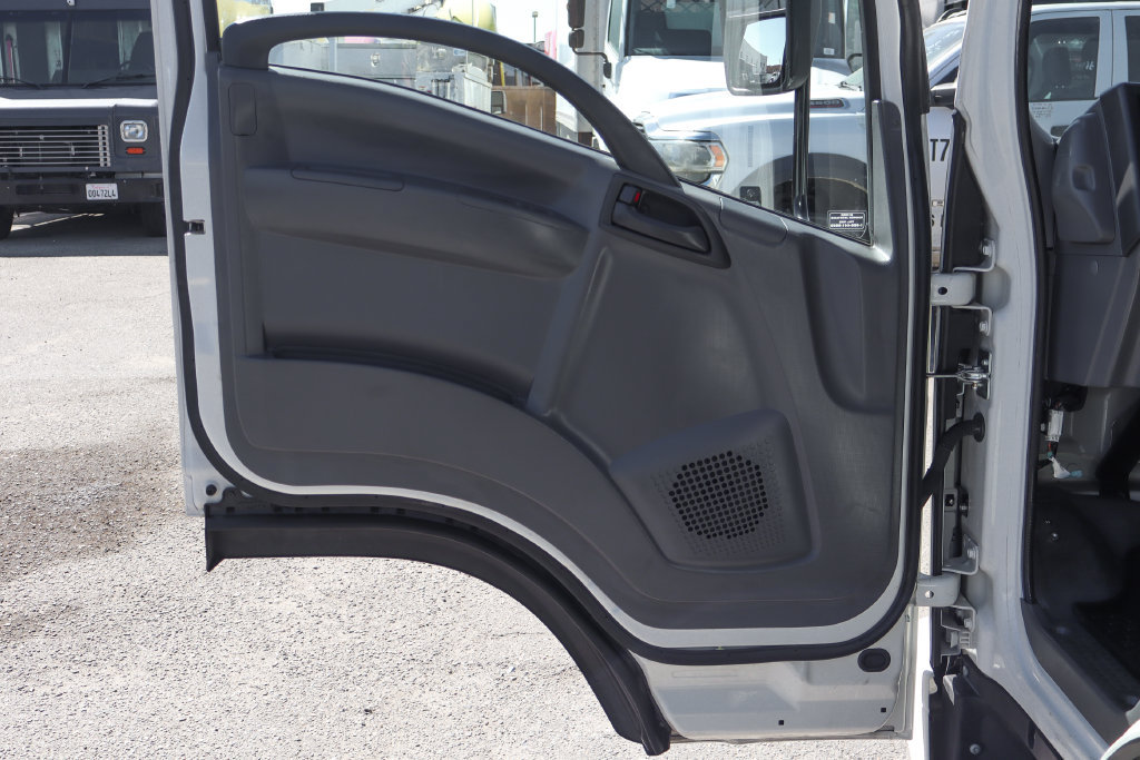 Used 2021 Isuzu NPR RWD image 15