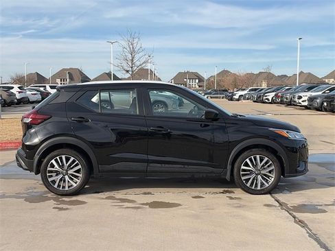 Used 2023 Nissan Kicks SV image 10
