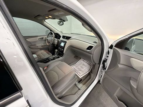 Used 2017 Chevrolet Traverse LT FWD image 23