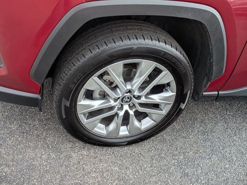 Used 2023 Toyota RAV4 XLE Premium image 12