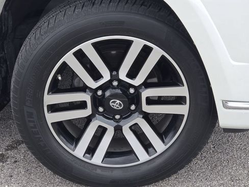 Used 2018 Toyota 4Runner Limited AWD/4WD image 10