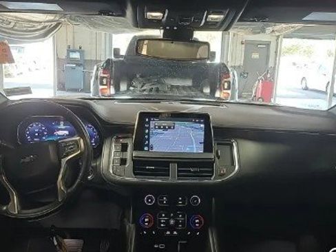 Used 2022 Chevrolet Suburban Z71 w/ Luxury Package image 8