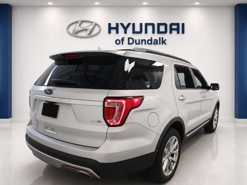 Used 2017 Ford Explorer Limited w/ Equipment Group 303A AWD/4WD image 2