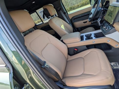 New 2026 Land Rover Defender 110 X-Dynamic SE image 31