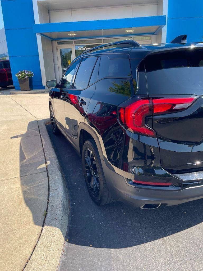 Used 2020 GMC Terrain SLT w/ Preferred Package AWD/4WD image 2
